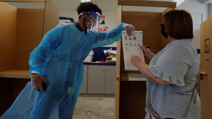 El retraso en el escrutinio de las primarias en Puerto Rico pone en riesgo la fecha de los comicios