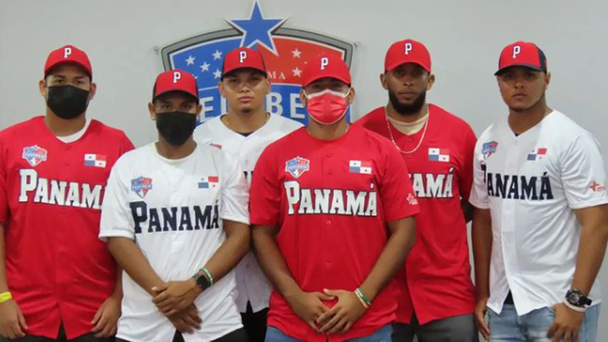 Peloteros panameños reciben su indumentaria para la Copa del Mundo