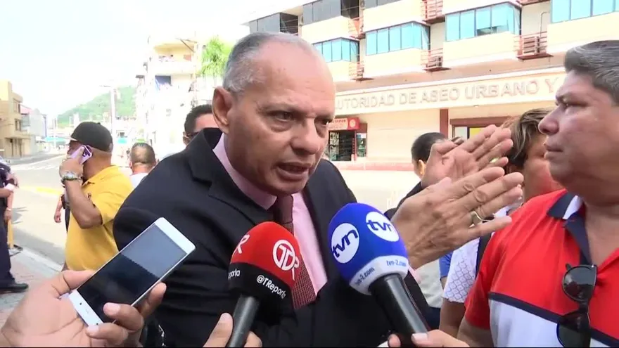 Meduca se reúne con educadores de escuela República de Venezuela