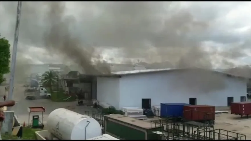 Incendio de  bodega en empresa Tzanetatos dejó pérdidas económicas