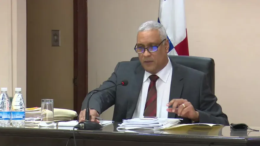 Defensa y querellantes hablan en la audiencia de Martinelli