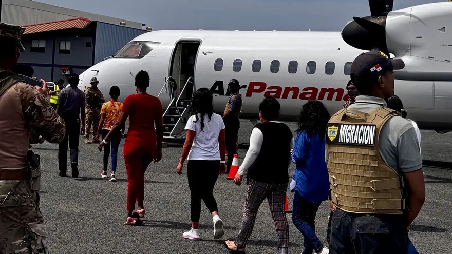 Panamá deporta y expulsa a 45 ciudadanos colombianos