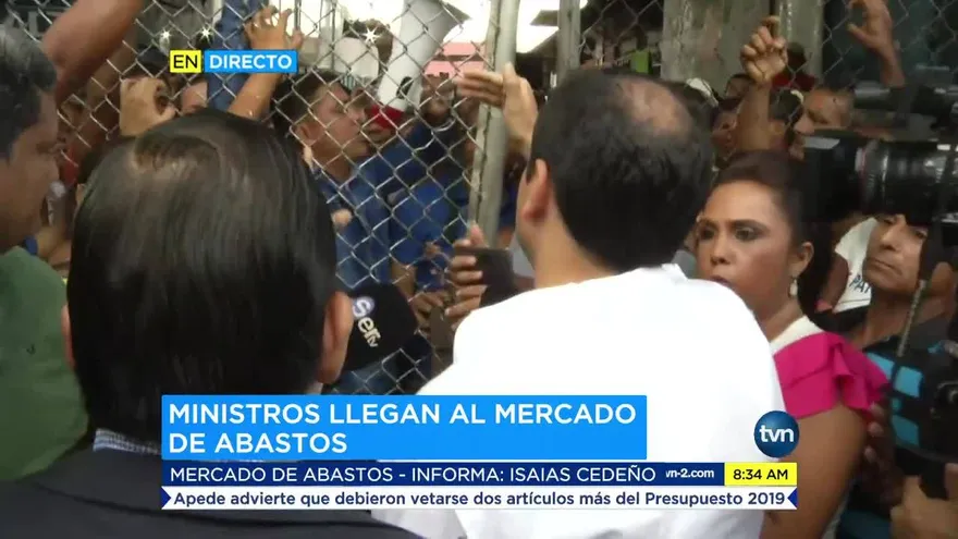 Ministros acuden al Mercado de Abastos para entablar diálogo