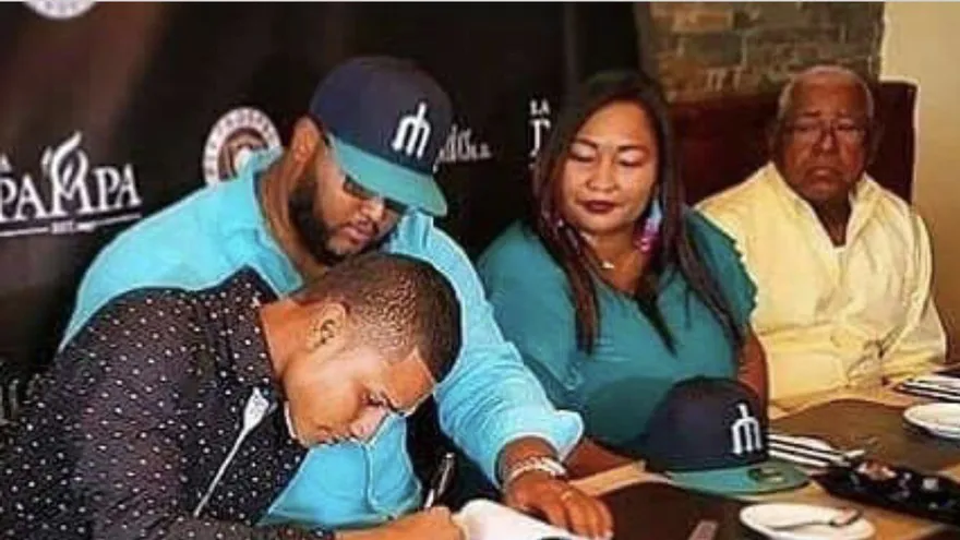 Jóvenes panameños firman para organizaciones de las Grandes Ligas