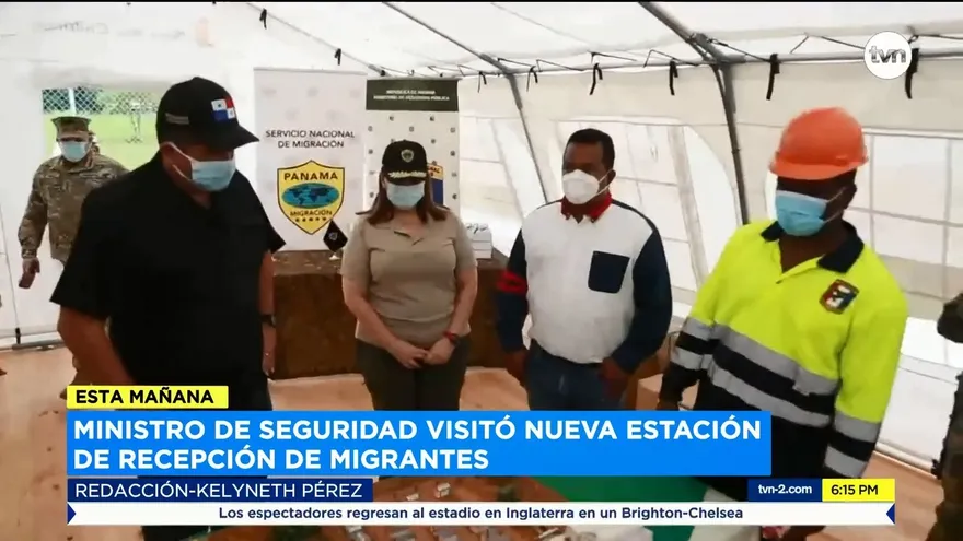 Ministro de Seguridad recorre estación de migrantes en Darién