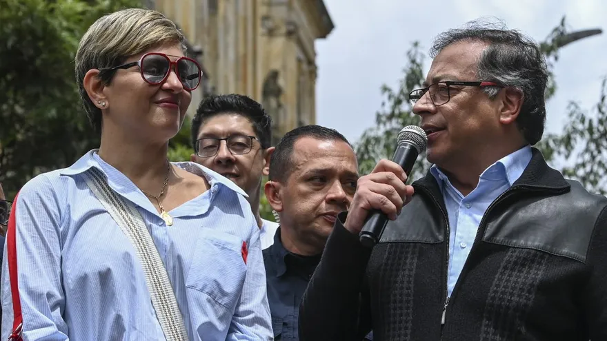 Gustavo Petro y su esposa Verónica Alcocer
