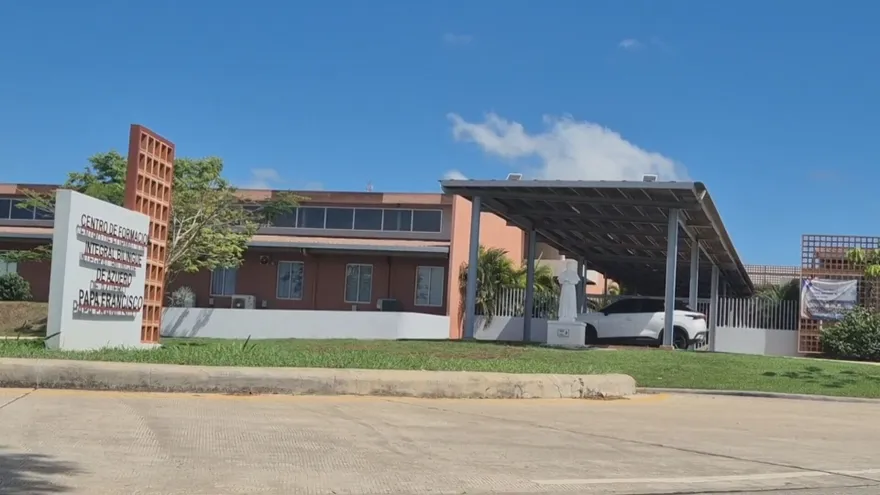 Panama school to resume classes after 30-day odor-related closure