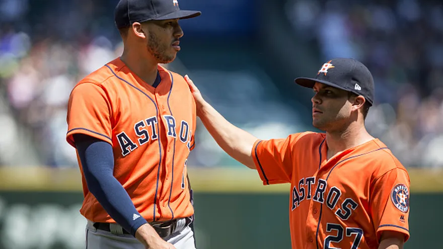 José Altuve (d) y Carlos Correa (i) estarán con el equipo de la Liga Americana