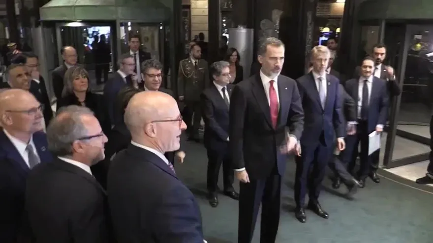 Felipe VI llama a la cooperación para conservar el éxito del Mobile en Barcelona