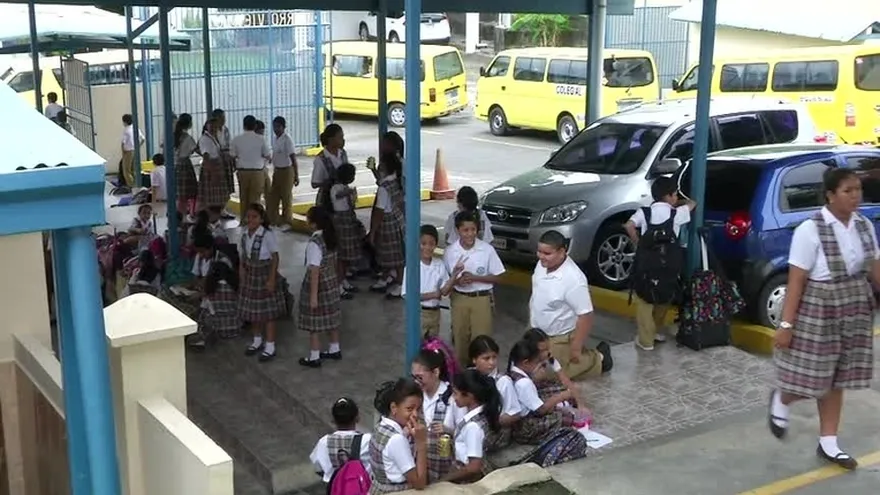 Sigue el debate por regulación en escuelas privadas