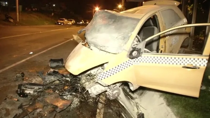 Taxista colisiona con una parada en Chilibre