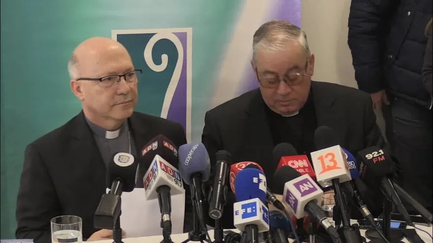 Papa reconoce respuesta tardía sobre abusos en Chile