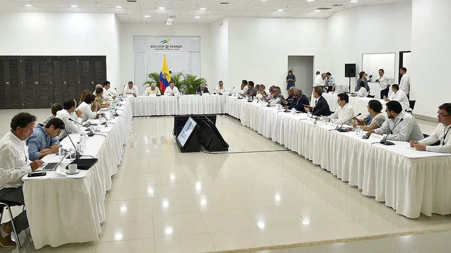 Fotografía cedida por la Presidencia de Colombia que muestra una vista general de la reunión de la Comisión de Seguimiento, Impulso y Verificación a la Implementación de los Acuerdos de Paz (CSIVI) que se celebra hoy, jueves 04 de enero de 2018, en Cartagena (Colombia).