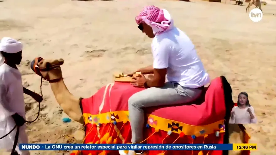 Ricky Icaza y Alexis Carrasco, recorren las dunas de Catar en camello