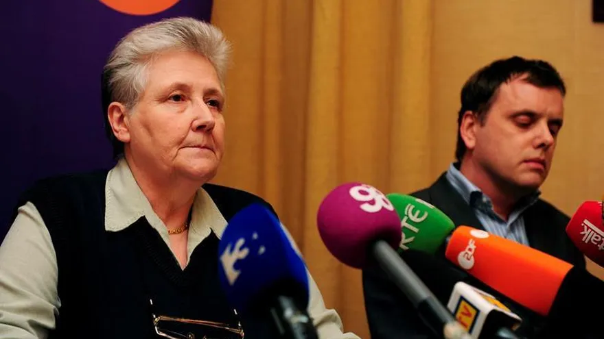 Marie Collins (izq) y Andrew Madden, víctimas de los abusos sexuales cometidos por el clero irlandés.