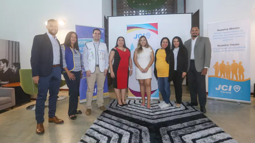 Miembros de la Cámara Junior Internacional de Panamá busca a 100 jóvenes para la Escuela de la Paz.