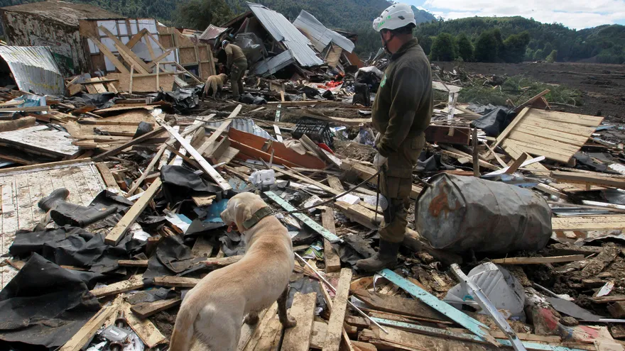 Las lluvias, señaladas también como causa primaria del desprendimiento de un glaciar y el reblandecimiento de un cerro que originaron el derrumbe del sábado pasado, se mantendrán al menos hasta el viernes próximo, según los informes meteorológicos