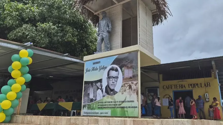 Monumento en honor al padre Héctor Gallego en Santa Fe de Veraguas