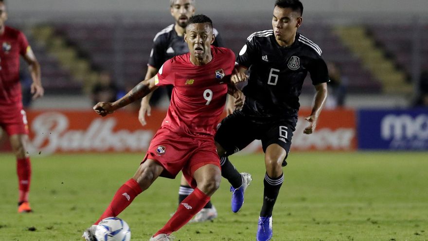 Acción del partido de Liga de Naciones de Concacaf Panamá contra México