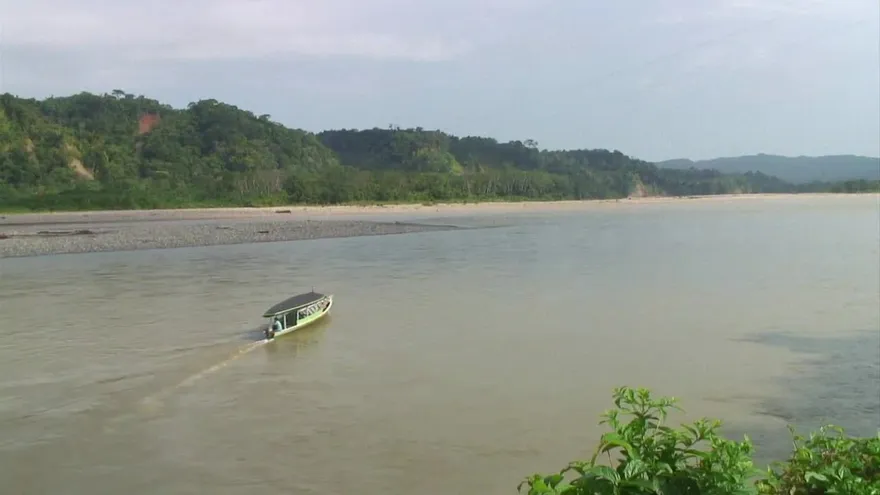 Yacu Kallpa, el barco que llevaba madera ilegal en Perú