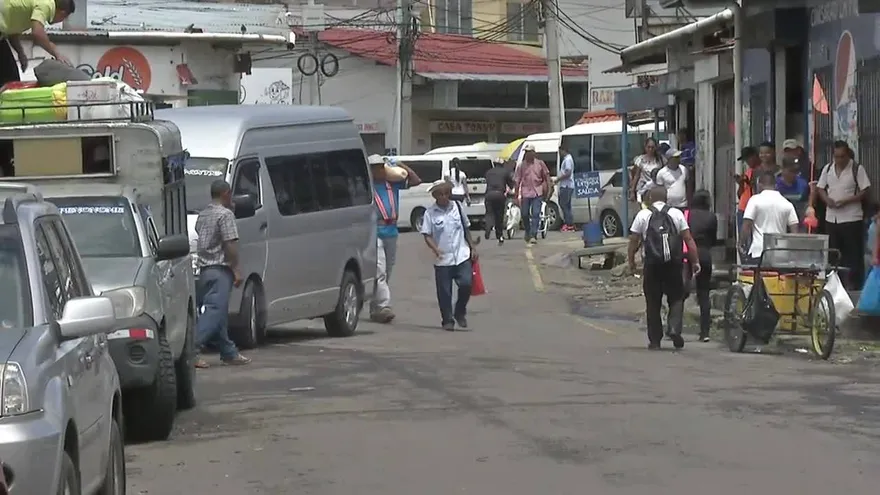 Coclesanos preocupados por alza del combustible