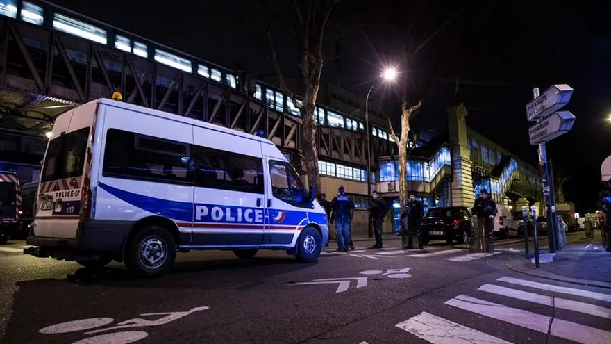 Desalojo de un campamento junto a la estación de metro de Stalingrad en París (Francia), el pasado mes de marzo.