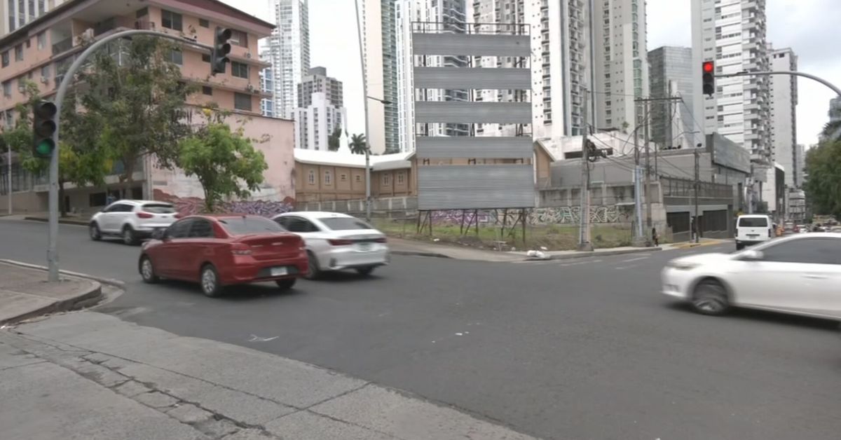 Autoridad de Tránsito evalúa eliminar y ajustar semáforos en puntos críticos de la ciudad