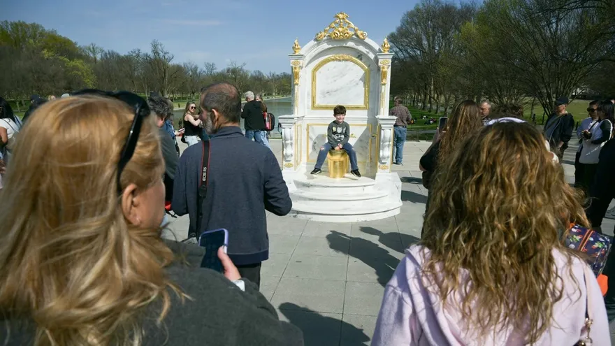 Un retrete dorado en Washington para reírse del presidente Trump