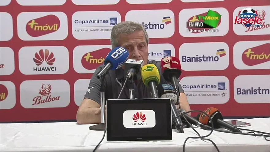 El Maestro Washington Tabares en conferencia de prensa