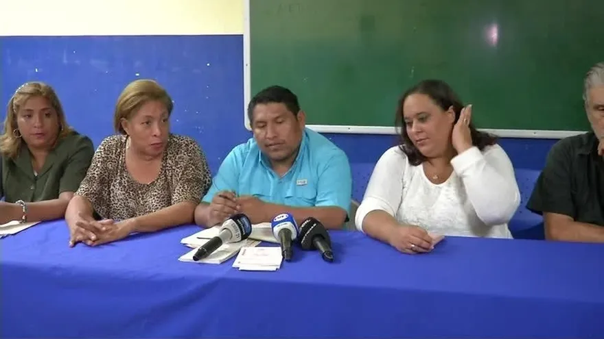 Padres de familia, en desacuerdo con el paro de docentes