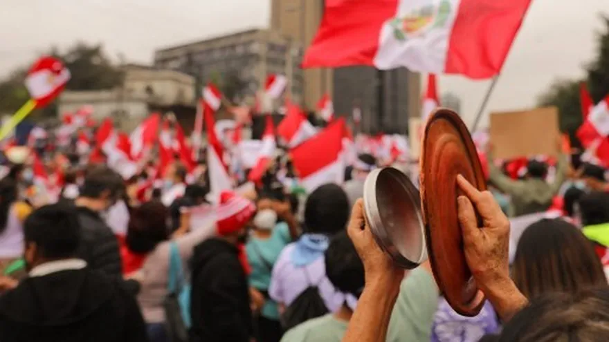 El nuevo mandatario y el nuevo Congreso deben asumir el 28 de julio, día en que Perú conmemora el bicentenario de la independencia.