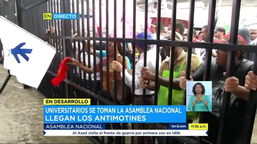 Universitarios protestan contra reformas Constitucionales