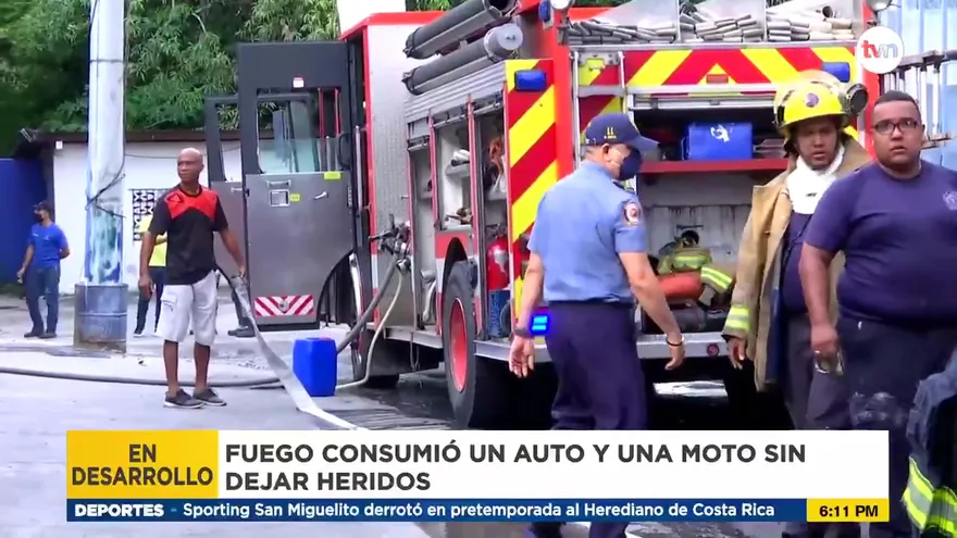 Se incendia auto en Río Abajo