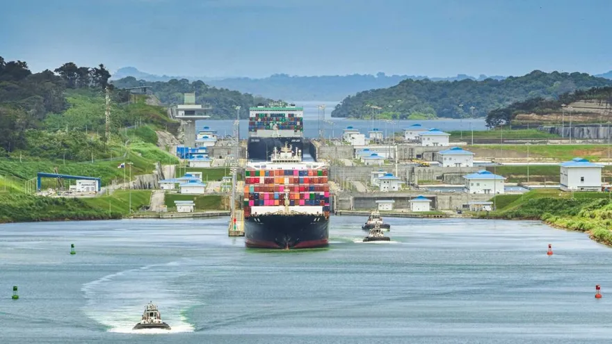 Tránsito de buques por el canal de Panamá