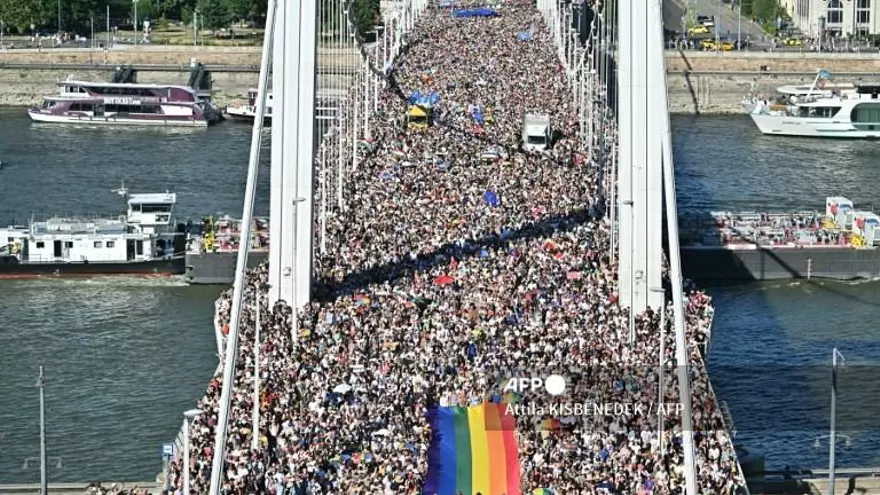 Marcha del Orgullo en Budapest pese a prohibición del primer ministro ultraconservador Viktor Orban.