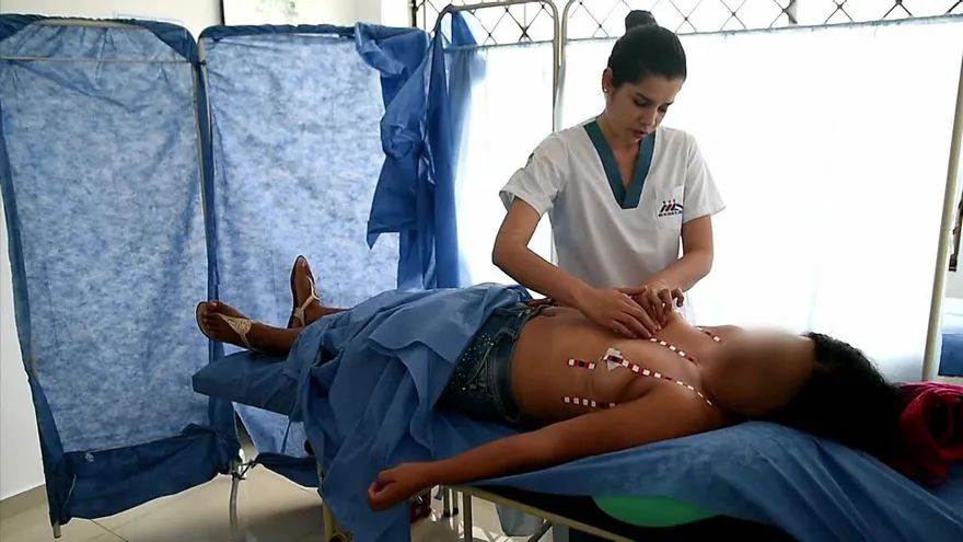 Manos que salvan: ciegas detectan cáncer de mama en Colombia