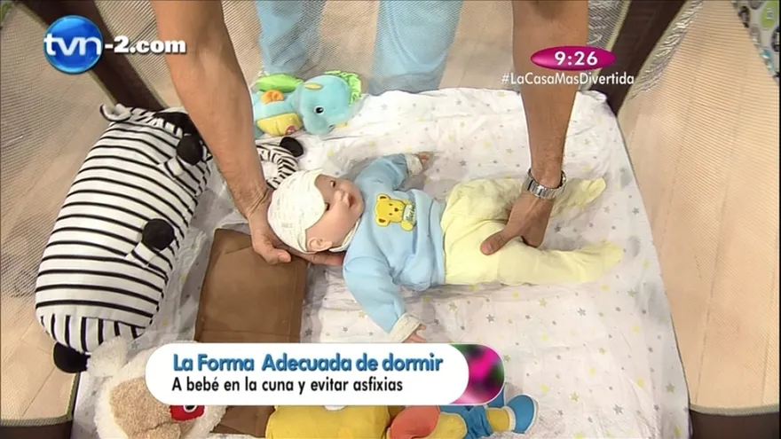 Forma adecuada de dormir al bebé en la cuna y evitar asfixias - Israel Zuñiga