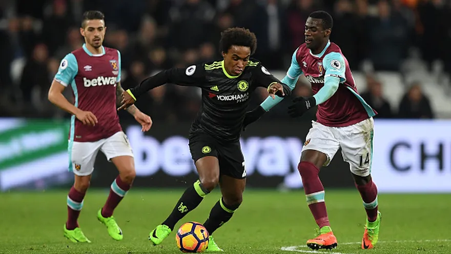 Acción del partido entre el West Ham United y el Chelsea