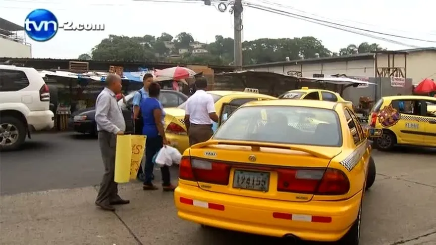 Taxistas exigen acabar con la piratería en el transporte