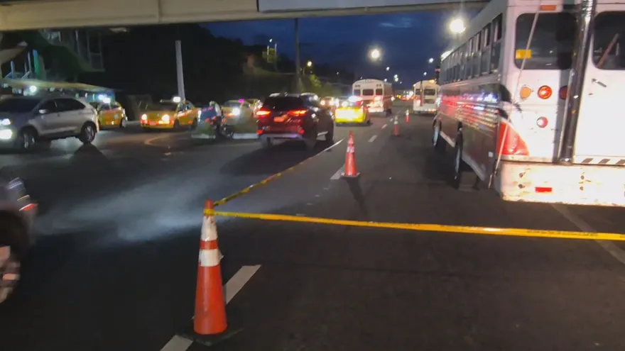 Asesinan a un estudiante abordo de un autobús en Colón