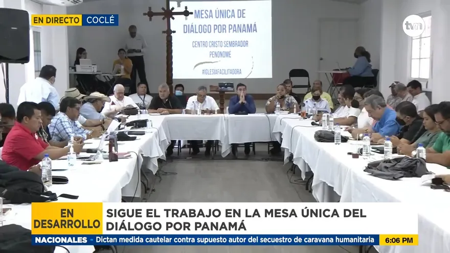Mesa única de diálogo sin humo blanco sobre punto de la canasta básica