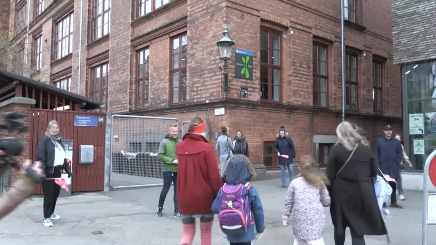 Los niños daneses vuelven a la escuela.