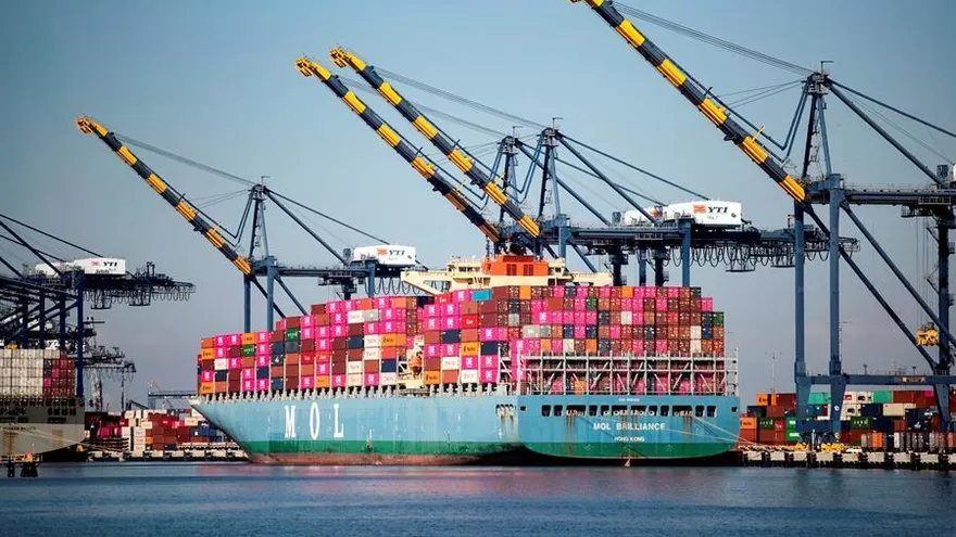 La actividad económica en el país se ha paralizado durante casi dos meses por las medidas de confinamiento y las restricciones de movilidad para contener la expansión del virus, que ha dejado ya más de 1,6 milones de confirmados y 100 mil muertos por la COVID-19.