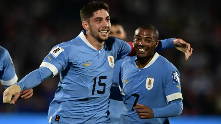 Nicolás de la Cruz (d)  y Federico Valverde (i)