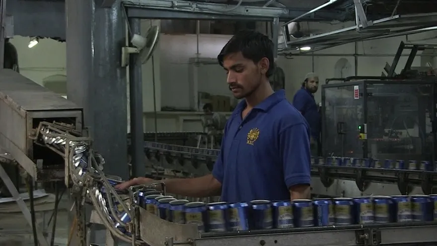 El alcohol florece en Pakistán pese a la prohibición