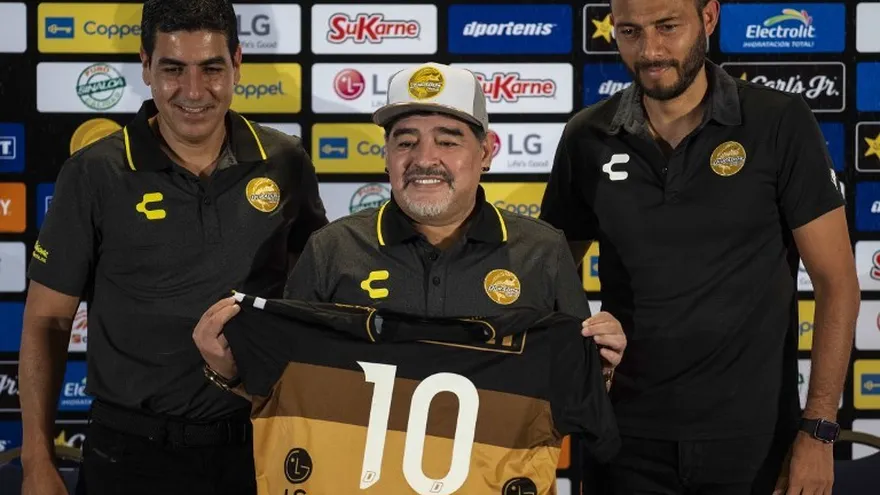 Diego Maradona fue presentado como nuevo técnico de los Dorados de Sinaloa