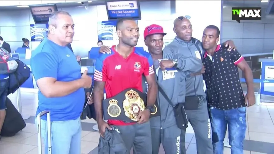 El campeón Jezreel ‘El Invisible’ Corrales partió a Japón