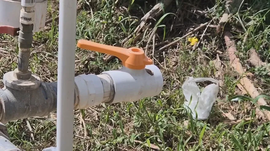 Falta de agua afecta a familias y comercios en Los Pozos, Herrera