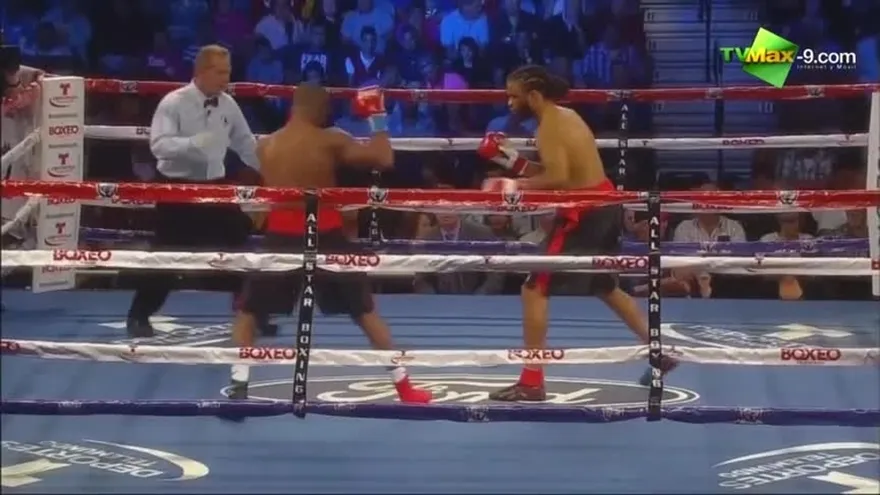 Un celular se le cayó a boxeador en el ring