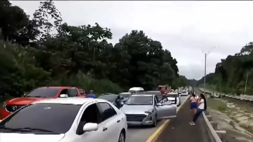 Cierre en la vía Centenario afectó a ciento de conductores